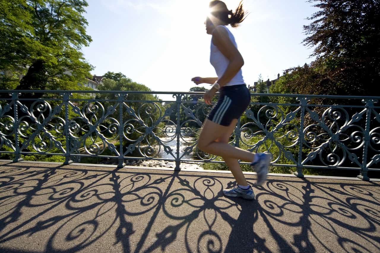 Läuferin auf Brücke, Copyright FWTM-Spiegelhalter